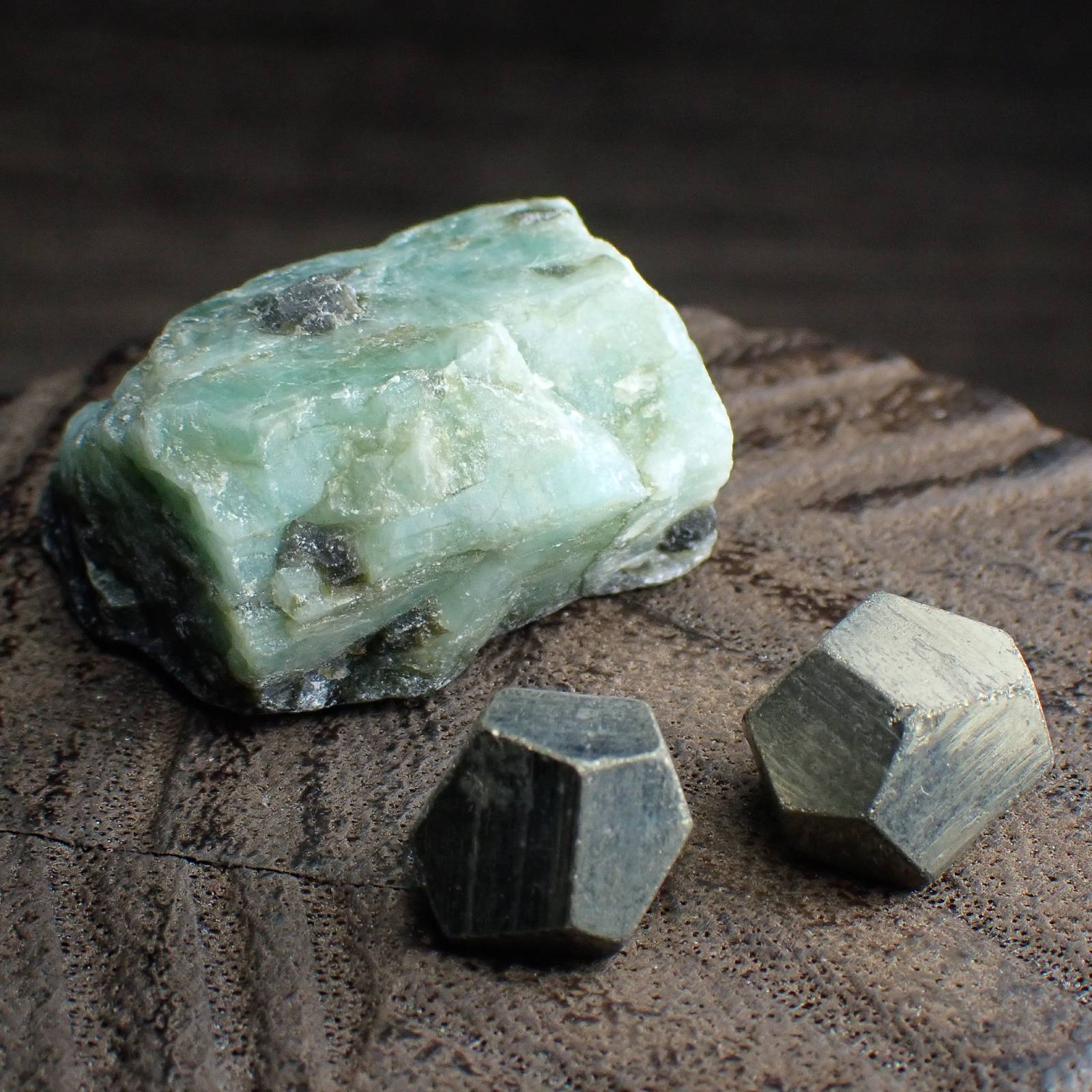 エメラルド原石 黄鉄鉱12面体 セット1 EMERALD PYRITE set1 写真現物