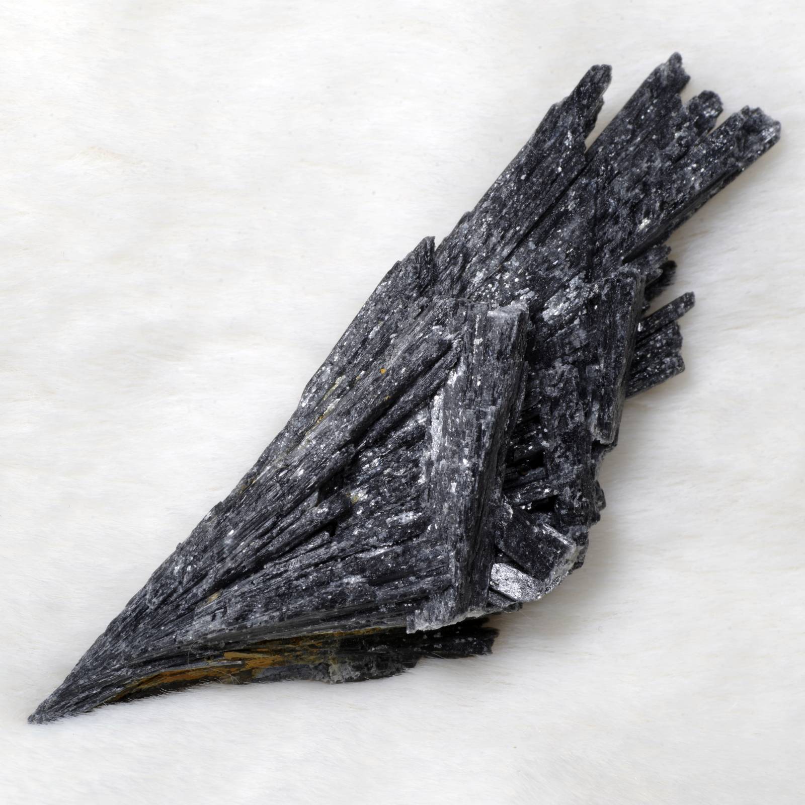 カイヤナイト 藍晶石 黒 ブラジル産1 Black Kyanite Brazil 原石 写真