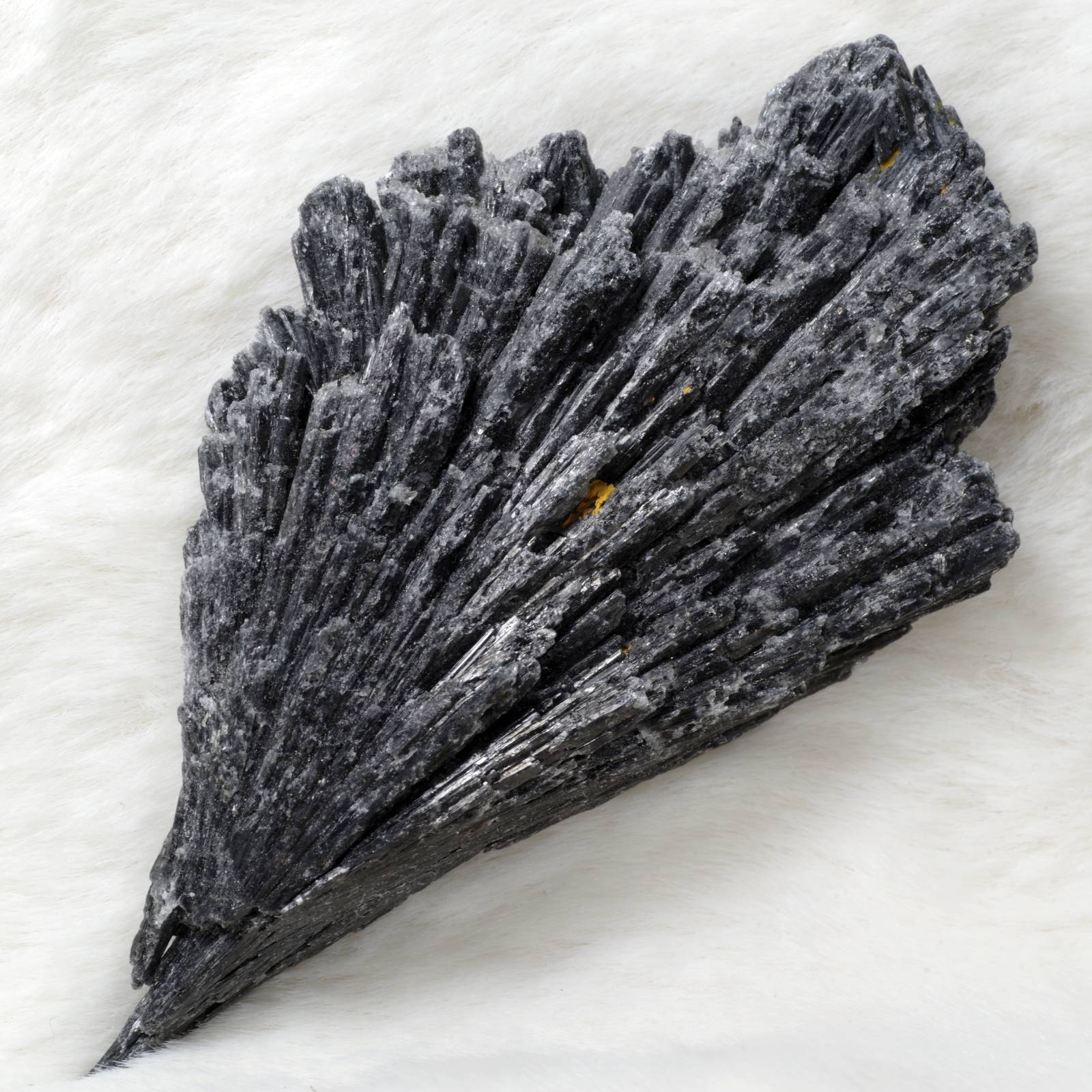 カイヤナイト 藍晶石 黒 ブラジル産4 Black Kyanite Brazil 原石 写真