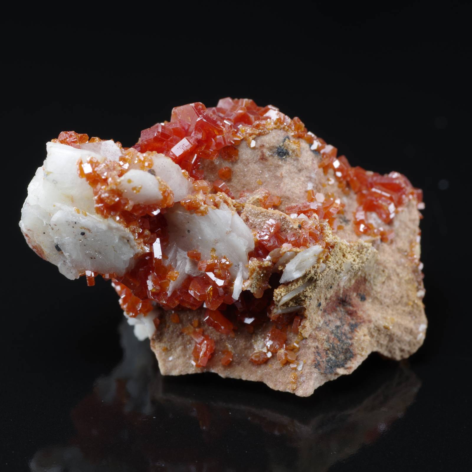 バナジン鉛鉱 バナディナイト 褐鉛鉱 モロッコ産2 Vanadinite Morocco