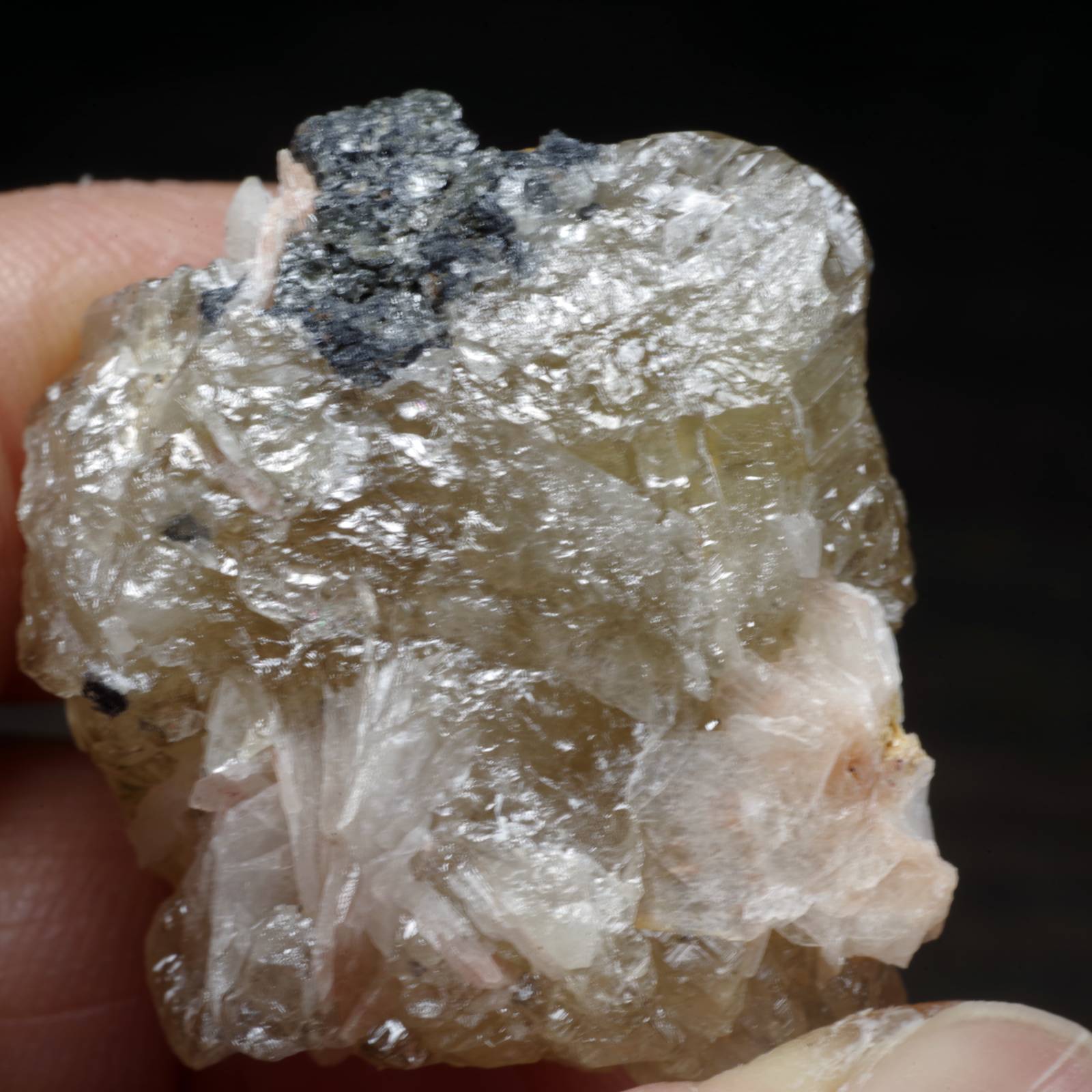 セルサイト 白鉛鉱 モロッコ産 CERUSSITE Morocco 原石 写真現物 動画