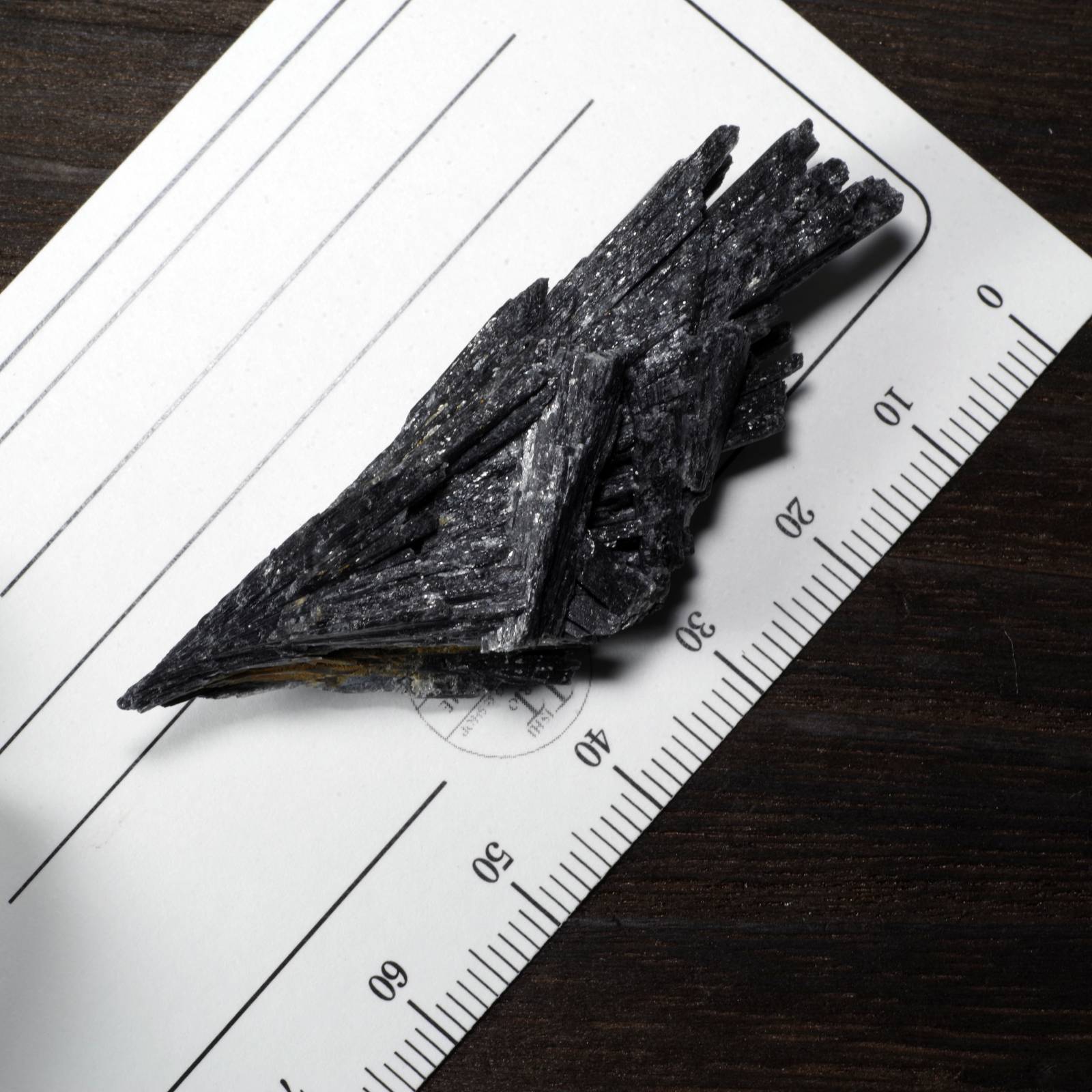 カイヤナイト 藍晶石 黒 ブラジル産1 Black Kyanite Brazil 原石 写真