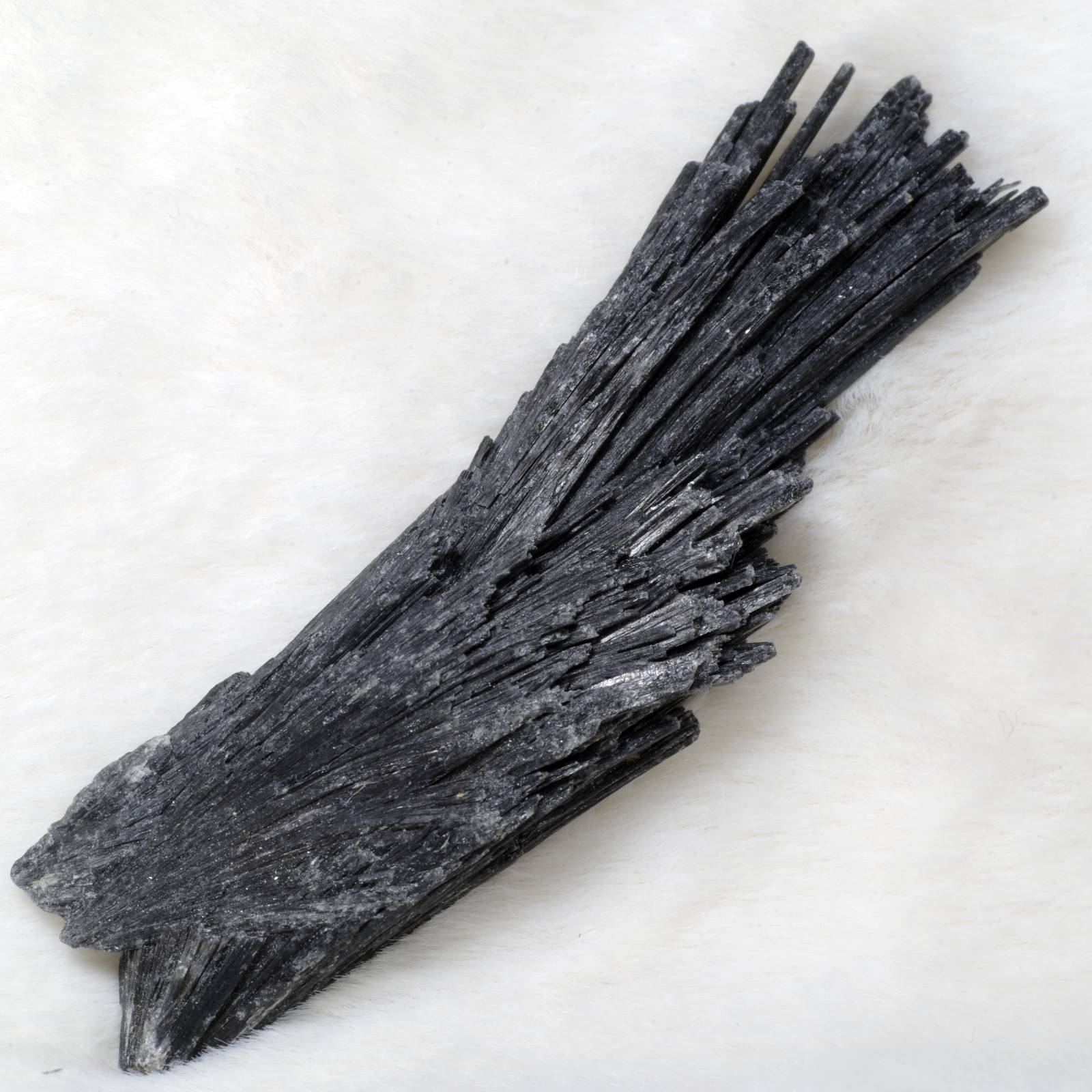 カイヤナイト 藍晶石 黒 ブラジル産3 Black Kyanite Brazil 原石 写真 ...