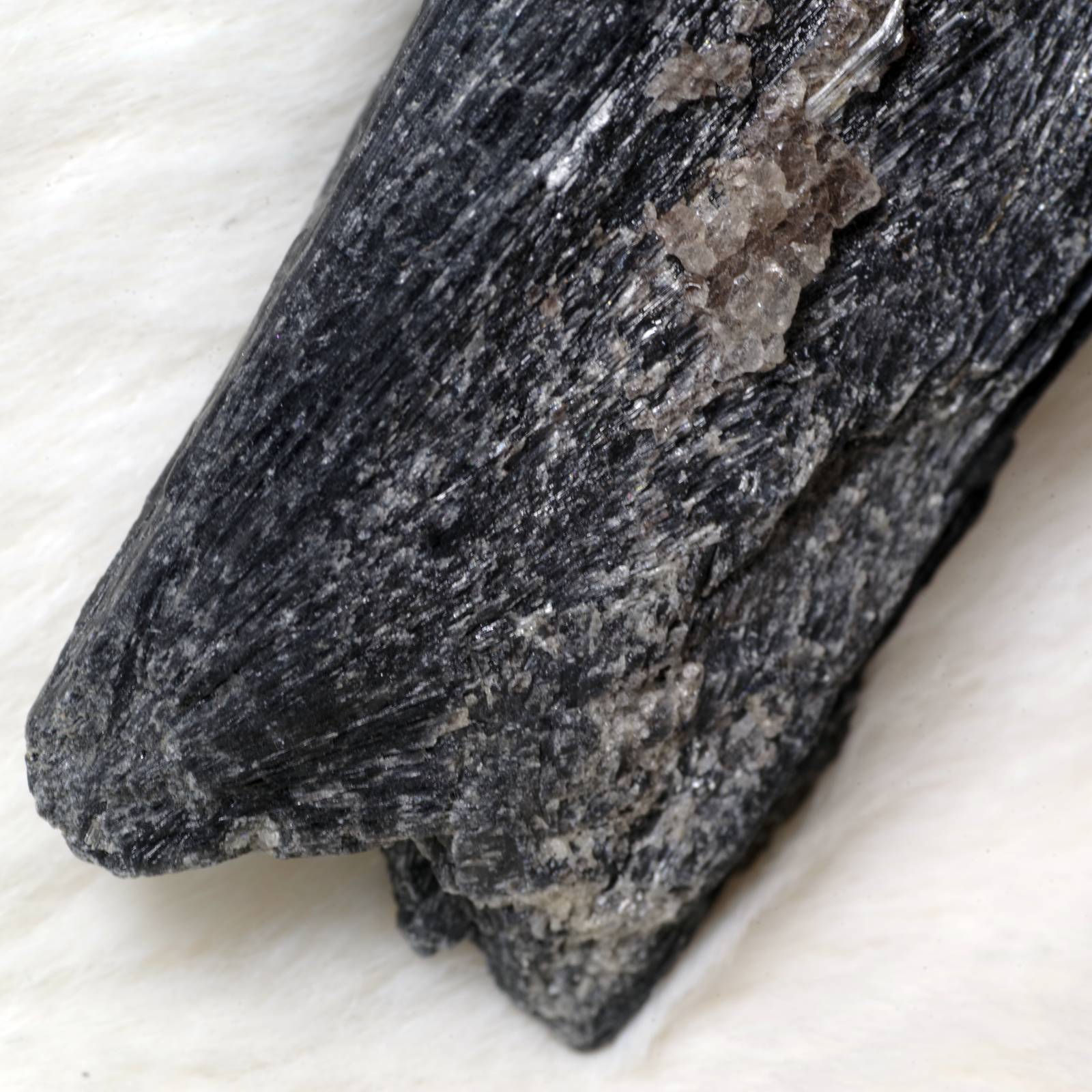 カイヤナイト 藍晶石 黒 ブラジル産3 Black Kyanite Brazil 原石 写真 ...